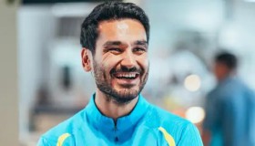 曼联战术调整引争议，球员职位质疑与拉特克里夫回应内部矛盾